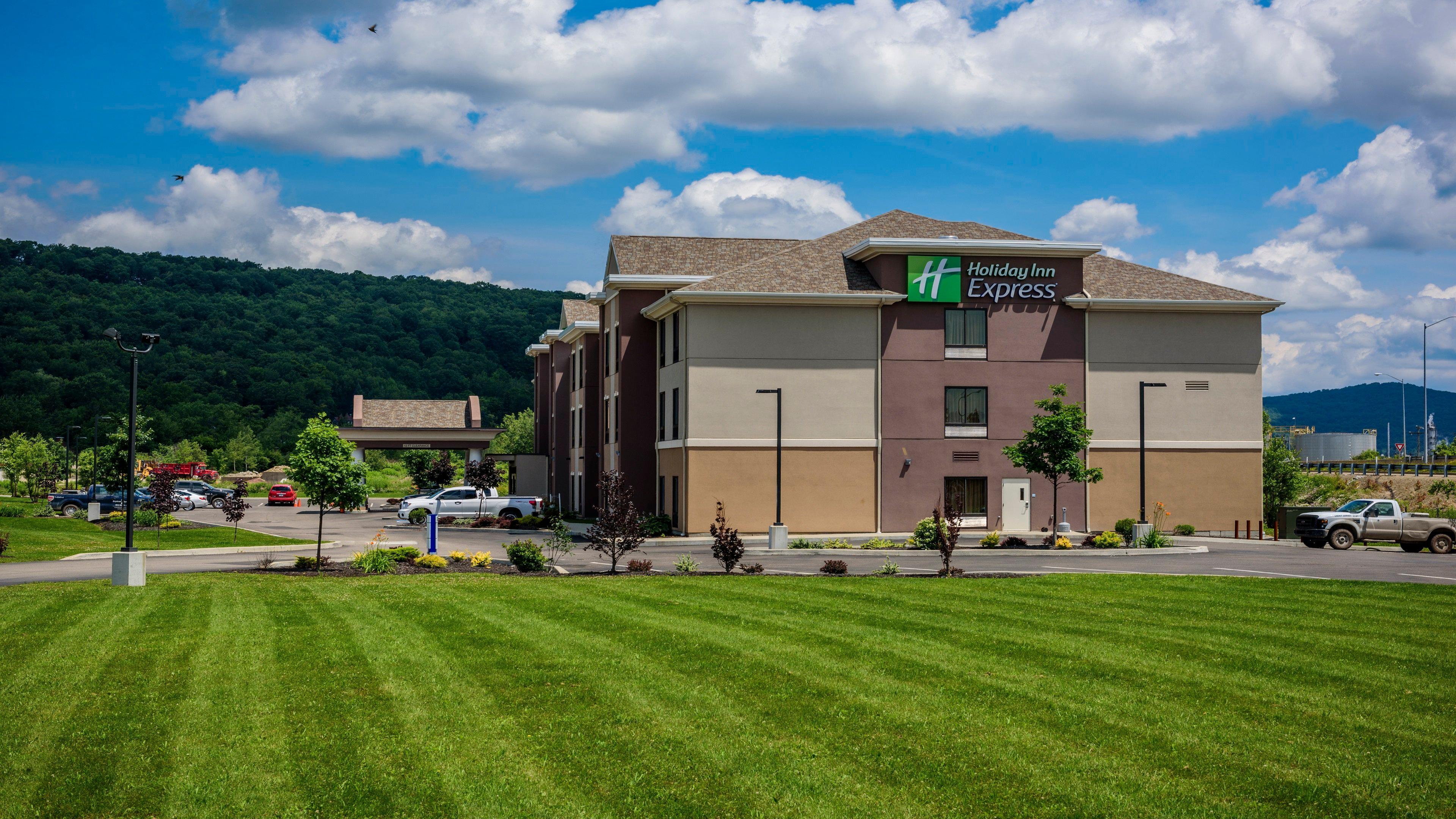 Holiday Inn Express And Suites - Bradford By Ihg Exterior photo