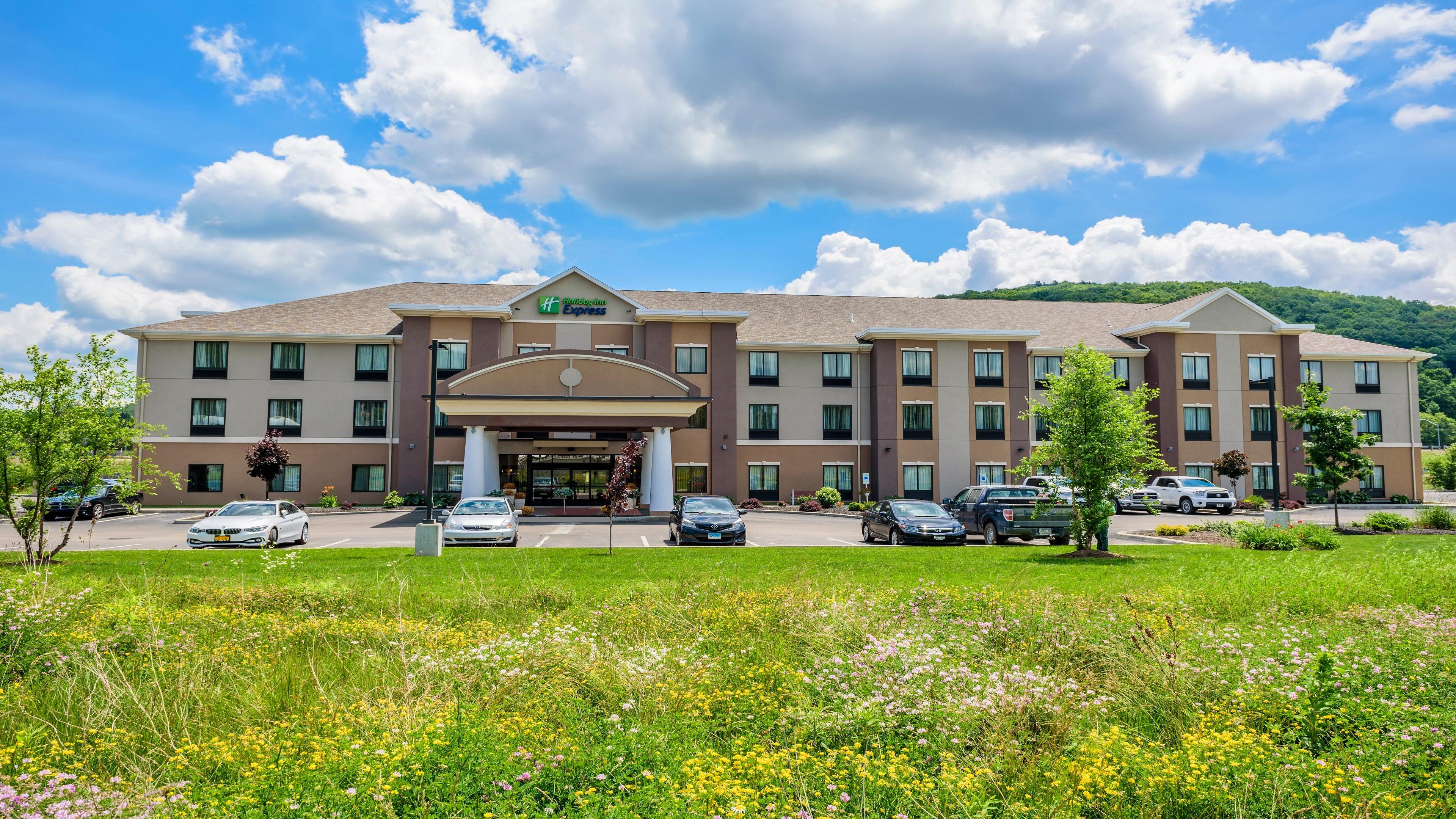 Holiday Inn Express And Suites - Bradford By Ihg Exterior photo